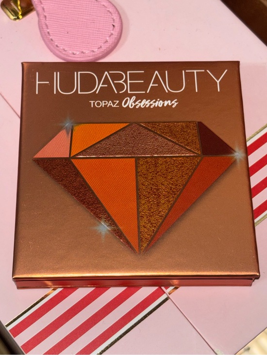 HUDA BEAUTY Other - Huda Beauty Topaz Obsessions eyeshadow palette